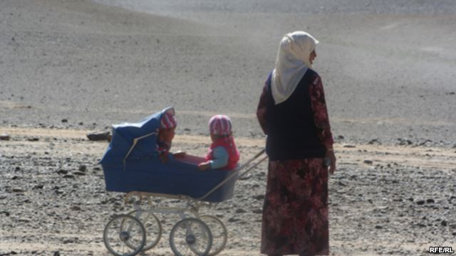 Yfirgefnar, óttaslegnar konur (Með fyrirlestur í Tajikistan)