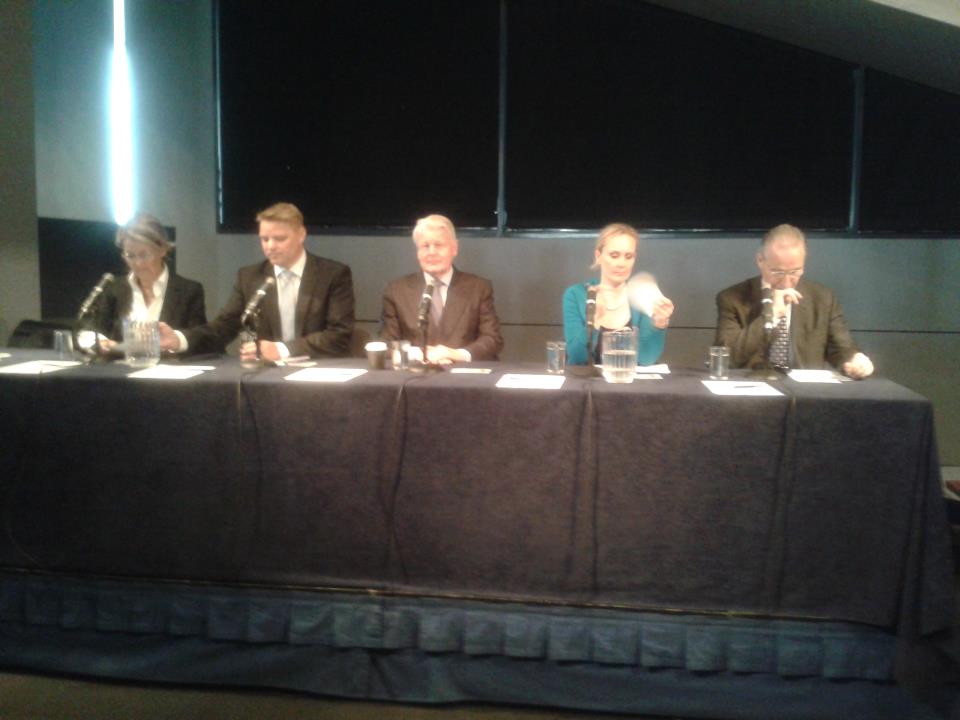 Fundur í Rádhûsinu ad hefjast: Ungt fólk og forsetinn