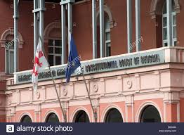 Ógnir við stjórnskipulegt réttlæti í fyrrum alræðisríkum