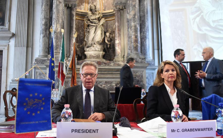 Umfjöllun pólskra fjölmiðla um álit Feneyjanefndar