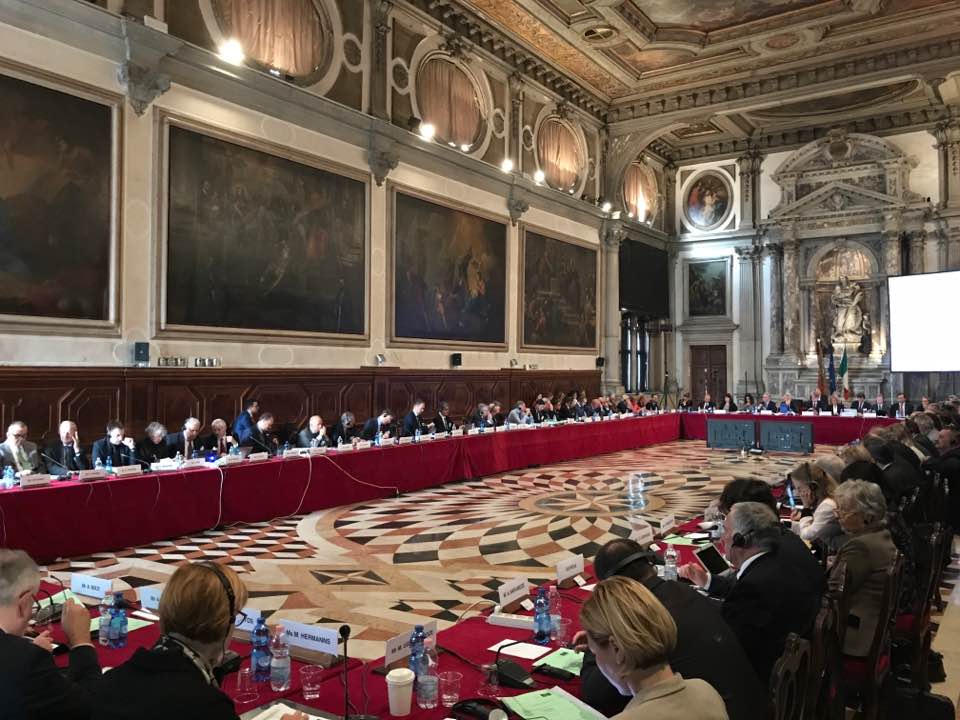 Fjárframlög til félagasamtaka frá erlendum aðilum