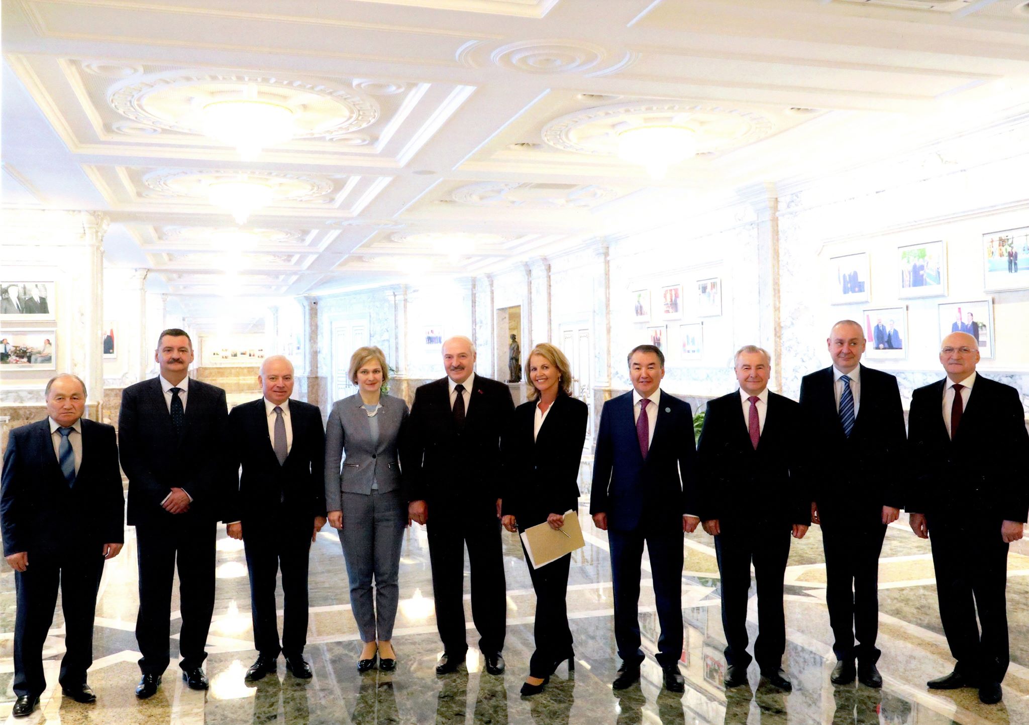 Mynd frá Minsk af fundi með Lukashenko