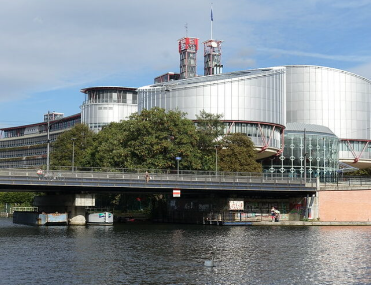 Nafnleynd í pólitískri umræðu á netinu